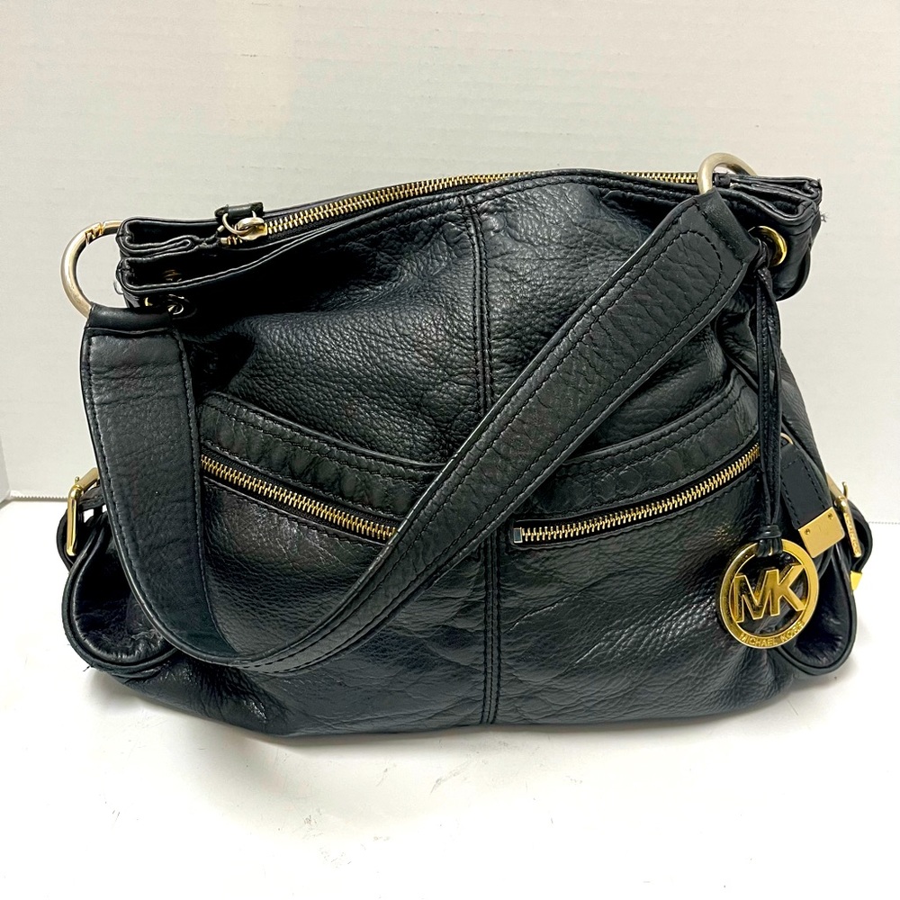 Michael Kors black leather zipper close bag. Very good pre-owned condition.